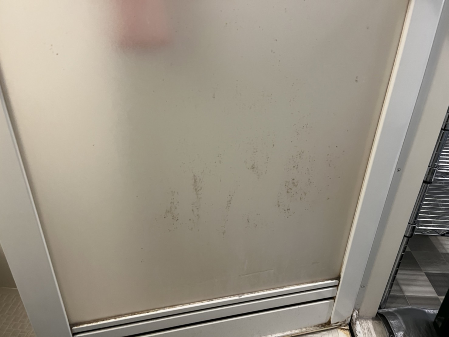 お風呂の扉の汚れ